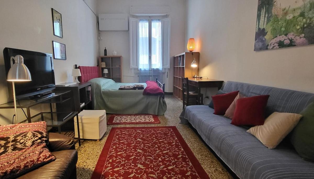 Bright Close To Downtown * Florencia